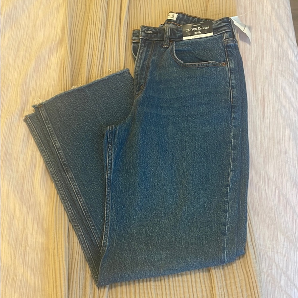 NWT Abercrombie and fitch “the 90s relaxed” curve love jeans with raw hem